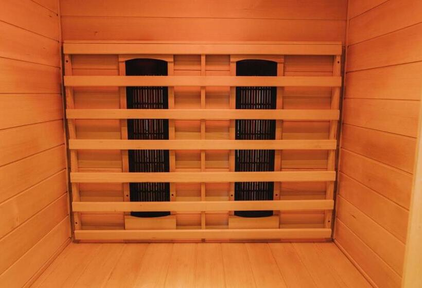 اتاق لوکس با بالکن, Motel Vila Bakarni