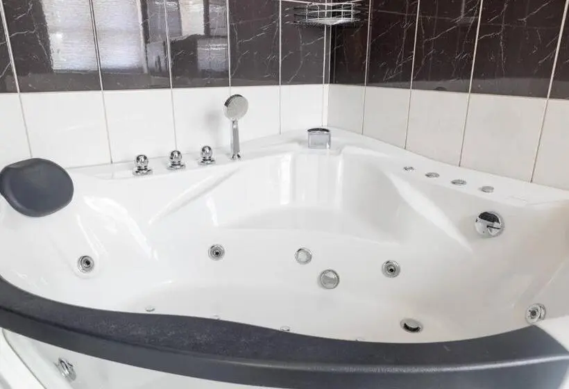 اتاق لوکس با بالکن, Motel Vila Bakarni