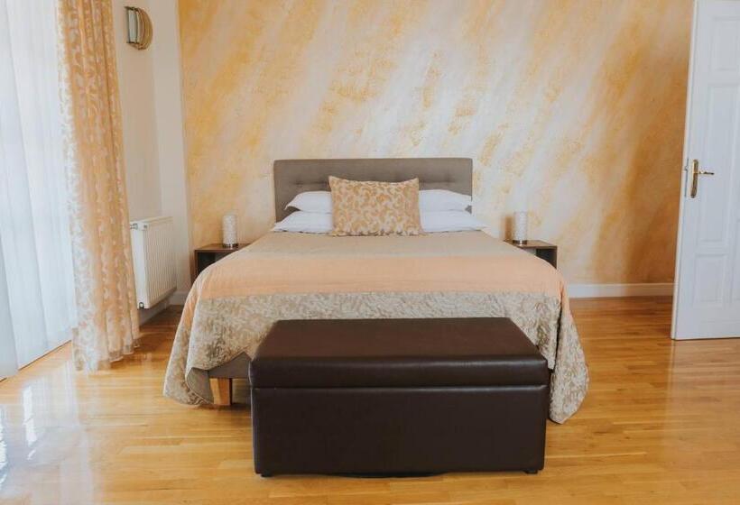 اتاق لوکس با بالکن, Motel Vila Bakarni