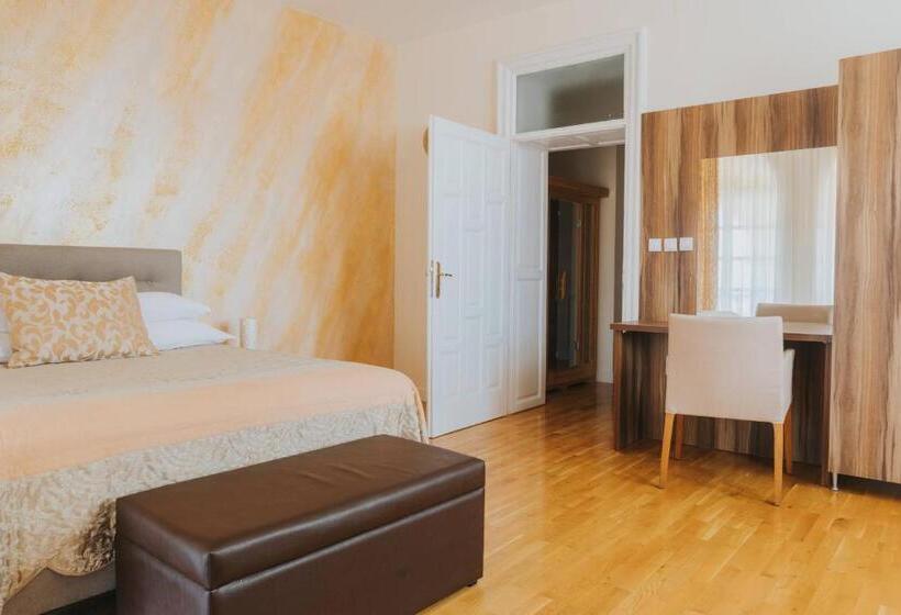 اتاق لوکس با بالکن, Motel Vila Bakarni