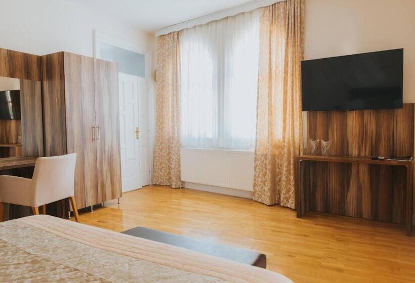 اتاق لوکس با بالکن, Motel Vila Bakarni