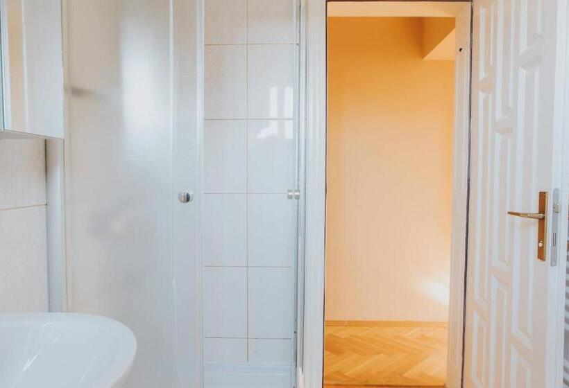 اتاق استاندارد سه نفره, Motel Vila Bakarni