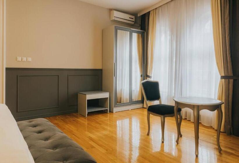 اتاق لوکس با تخت بزرگ, Motel Vila Bakarni