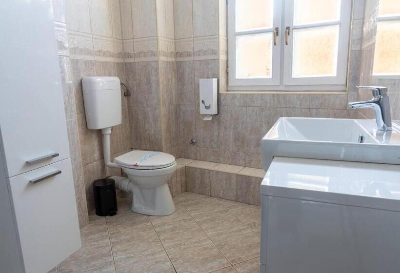 اتاق استاندارد چهار تخته, Motel Vila Bakarni