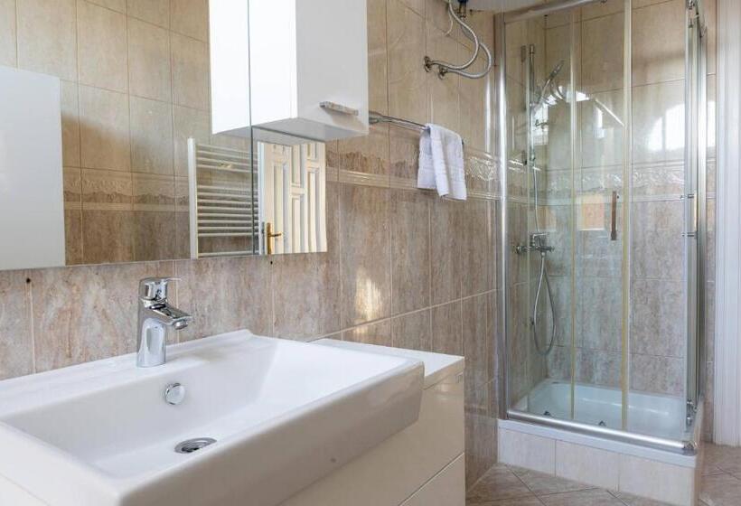 اتاق استاندارد چهار تخته, Motel Vila Bakarni