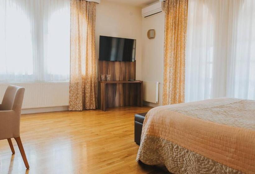 اتاق لوکس با بالکن, Motel Vila Bakarni