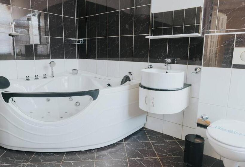 اتاق لوکس با بالکن, Motel Vila Bakarni