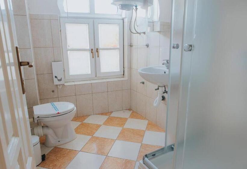 اتاق استاندارد سه نفره, Motel Vila Bakarni