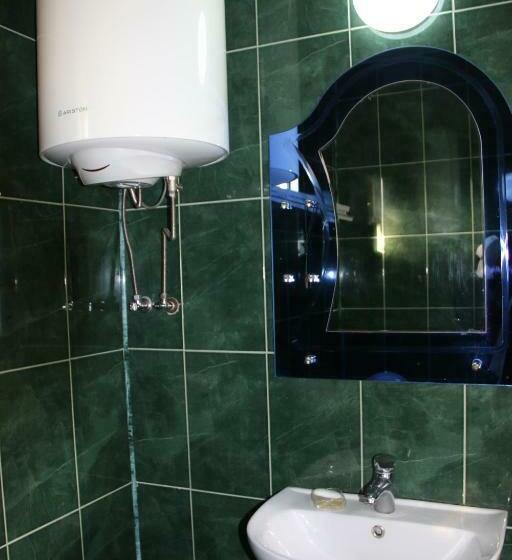اتاق اکونومی, Achi Guest House