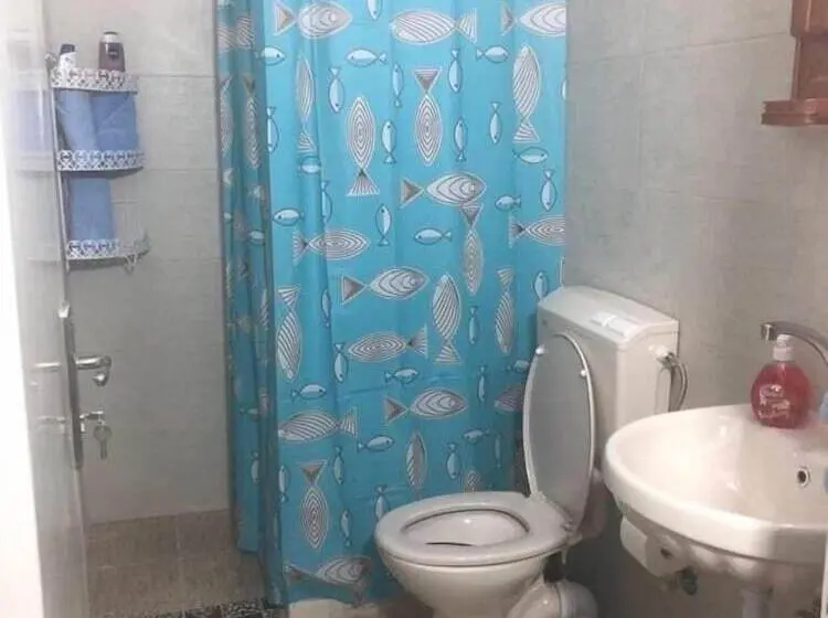 اتاق خانوادگی, Chez William