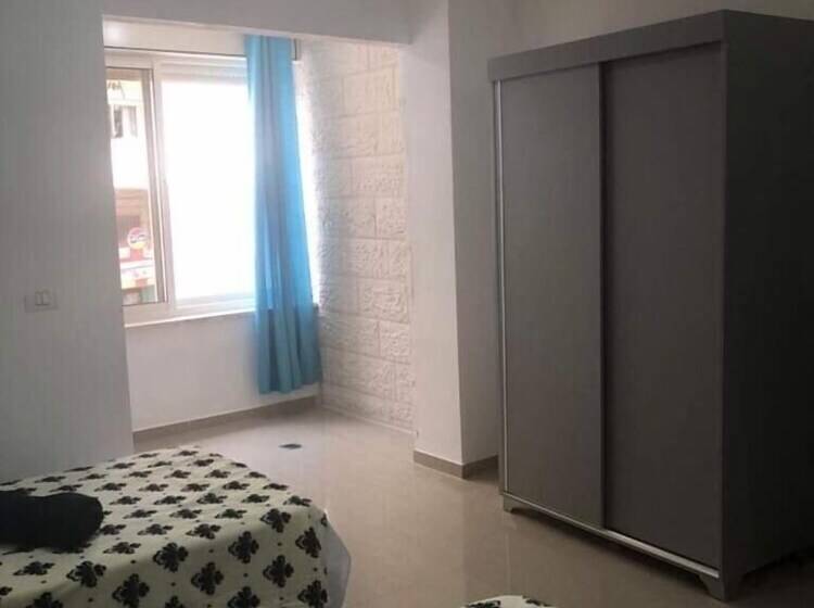 اتاق خانوادگی, Chez William