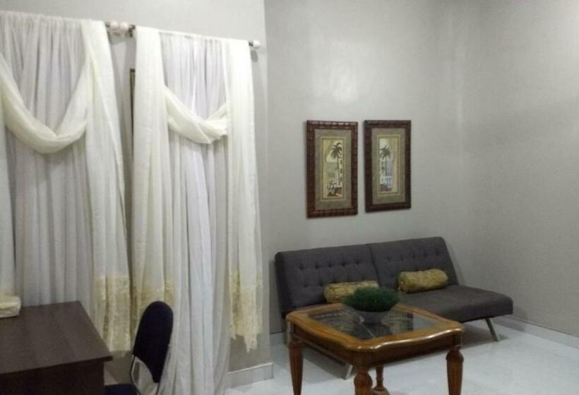 סוויטה משפחתית, The Winford Boutique Hotel Achimota