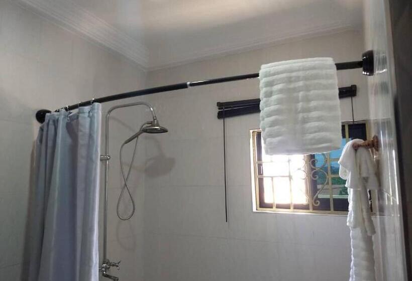 סוויטה אקזקיוטיב, The Winford Boutique Hotel Achimota