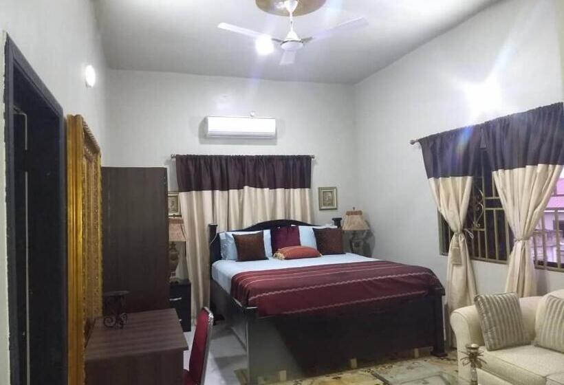 سوییت سوپریور, The Winford Boutique Hotel Achimota