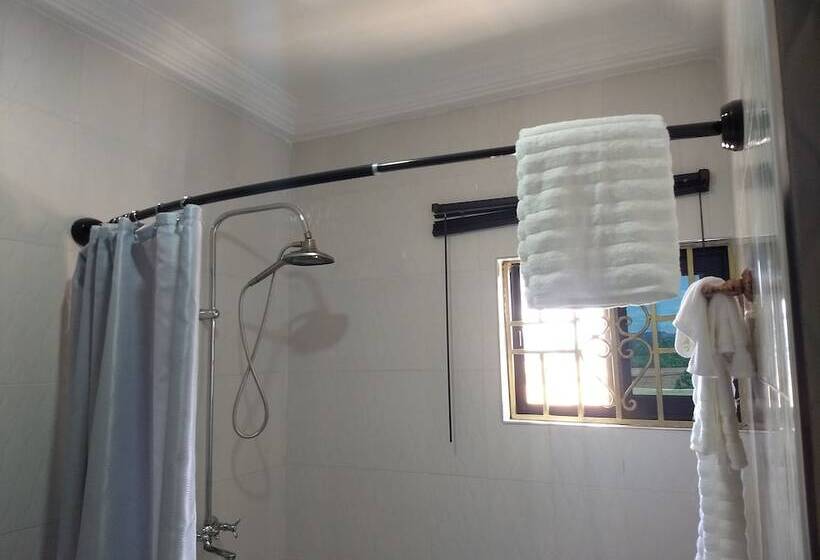 سوییت اجرایی, The Winford Boutique Hotel Achimota