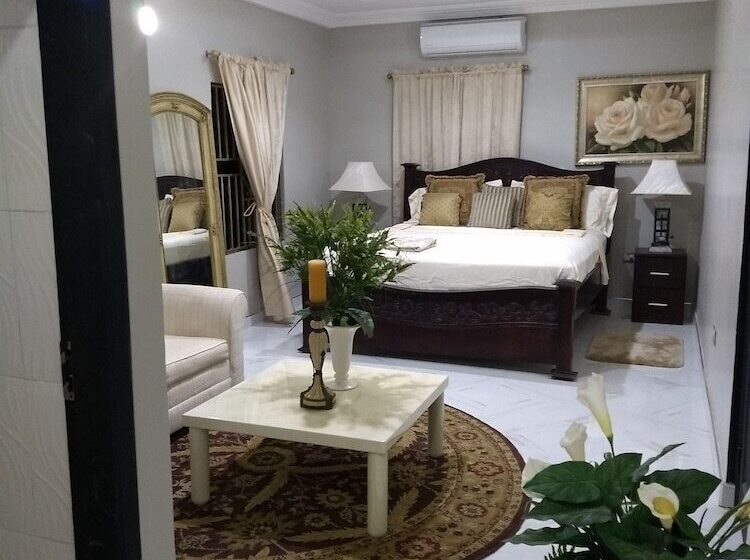 סוויטה אקזקיוטיב, The Winford Boutique Hotel Achimota