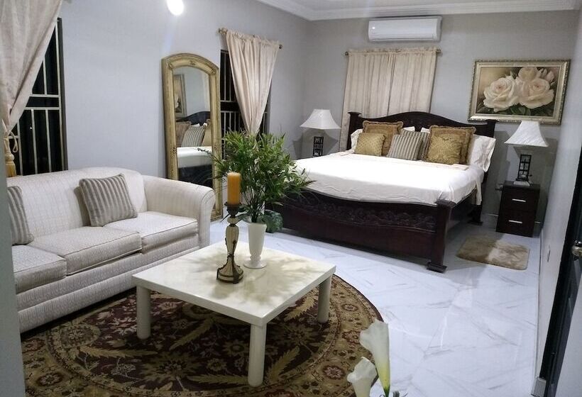 سوییت اجرایی, The Winford Boutique Hotel Achimota