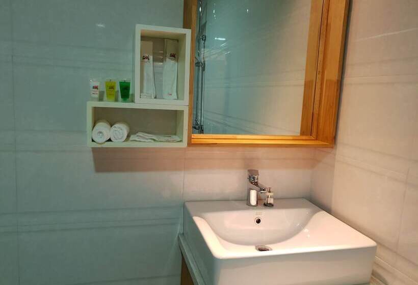 اتاق سوپریور سه تخته, Kalaw Garden