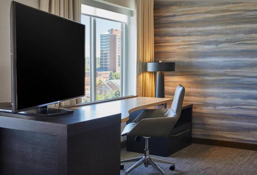 带大床的标准工作室, Residence Inn By Marriott Cleveland University Circle/medical Center