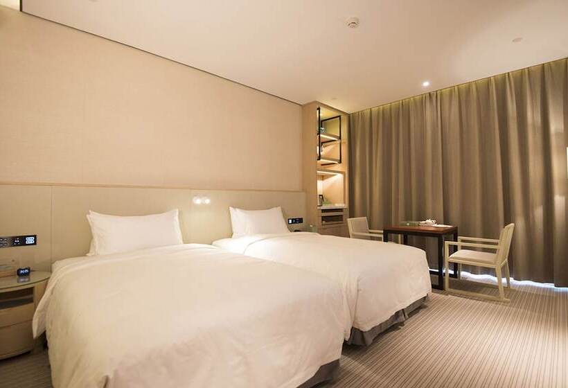 Номер Deluxe Вид на Озеро, Virtuous World