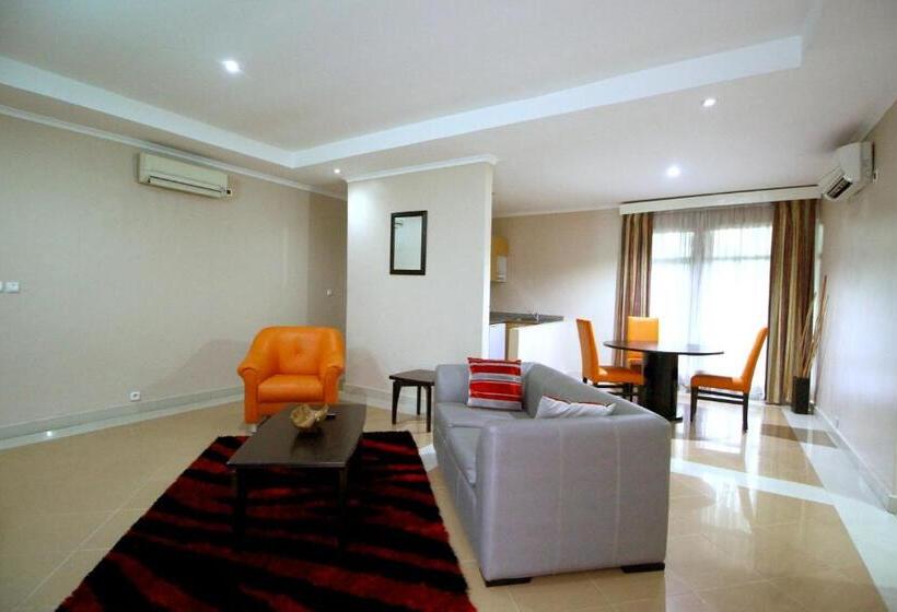 اتاق لوکس با بالکن, La Cour Hotels And Apartments Glover