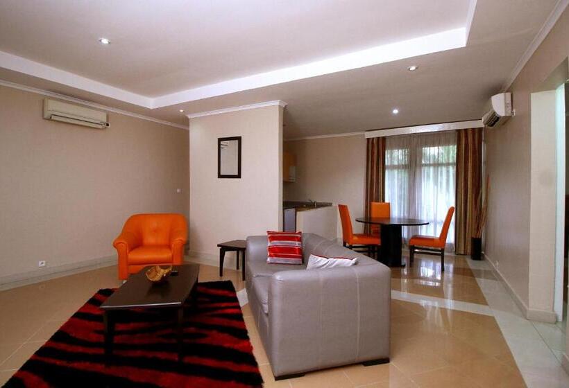 اتاق لوکس با بالکن, La Cour Hotels And Apartments Glover