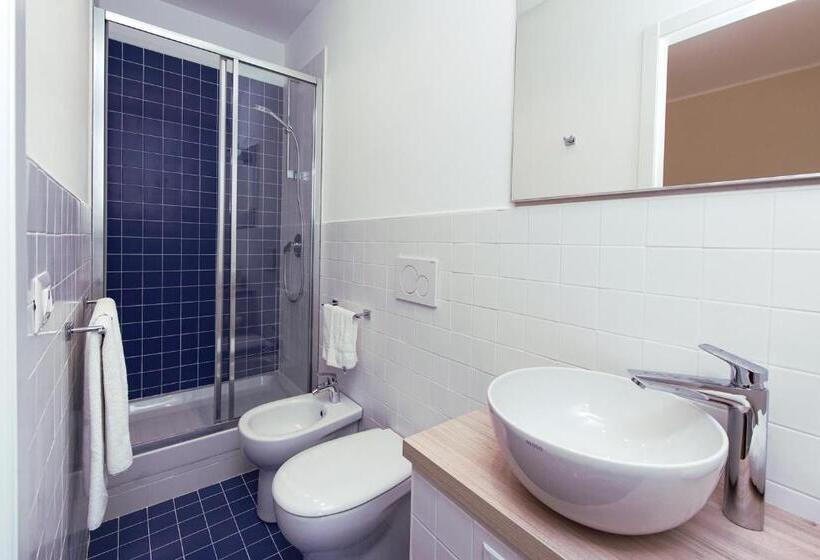 Pokój Trzyosobowy Comfort, Bluripa Guesthouse