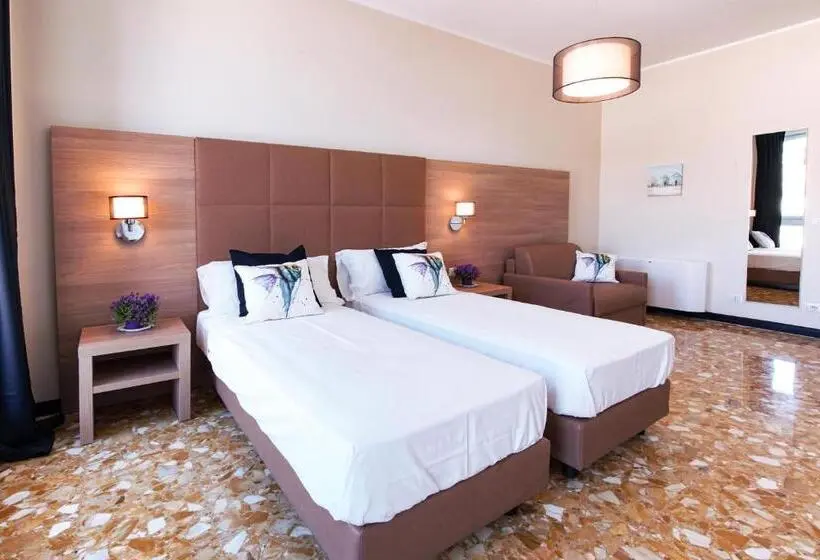 اتاق راحتی سه تخته, Bluripa Guesthouse
