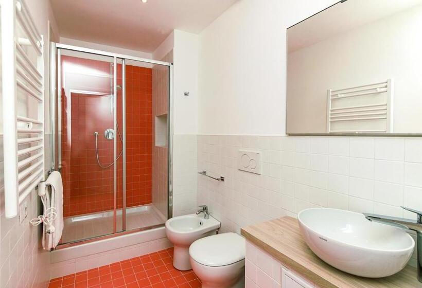 Pokój Deluxe Trzyosobowy, Bluripa Guesthouse