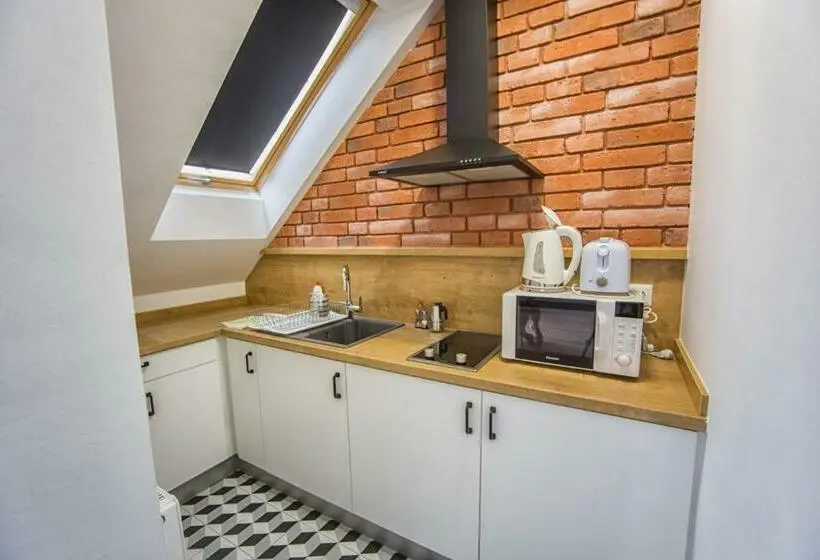 استودیوی استاندارد, Berill Suites