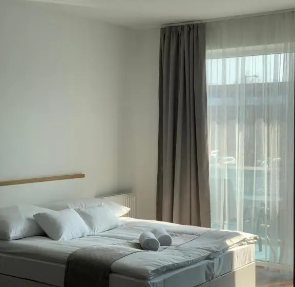 آپارتمان 1 خوابه با تراس, Berill Suites