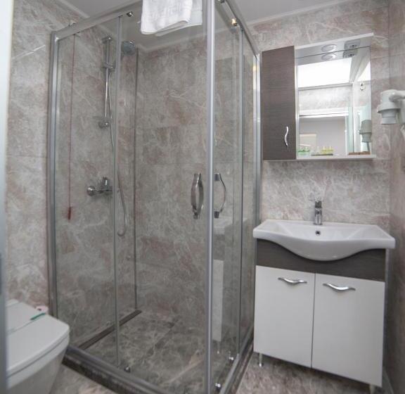 اتاق استاندارد سه نفره, Hhk Hotel Downtown