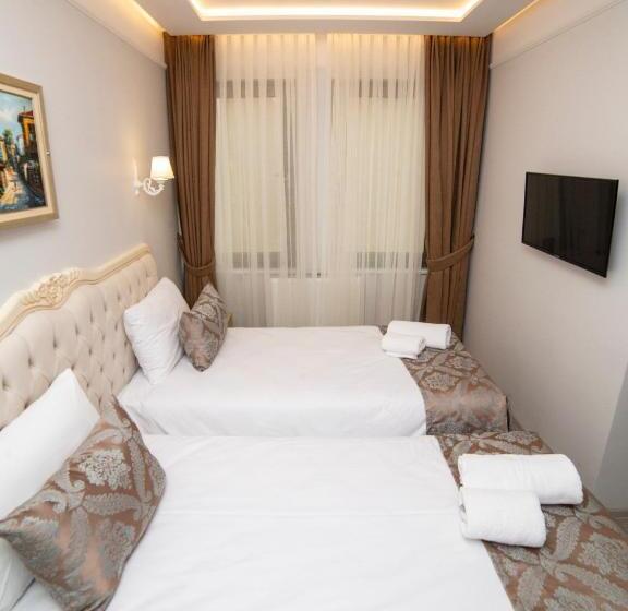 اتاق استاندارد سه نفره, Hhk Hotel Downtown