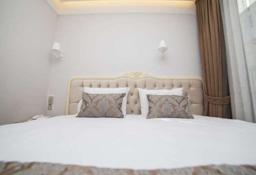 اتاق استاندارد سه نفره, Hhk Hotel Downtown