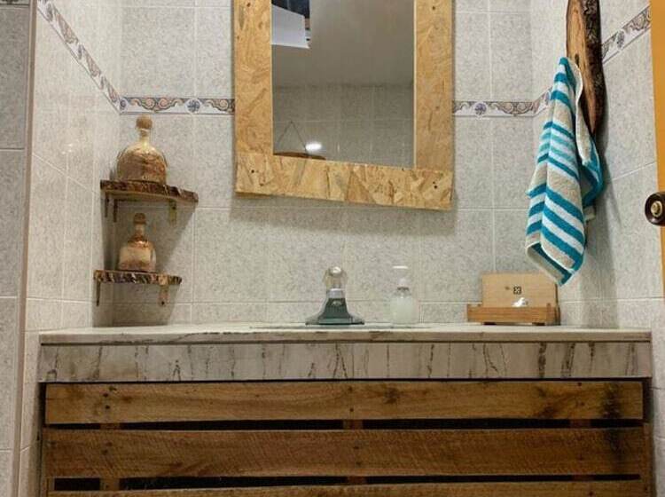Cama em Quarto Compartilhado, La Otra Mitad Hostel