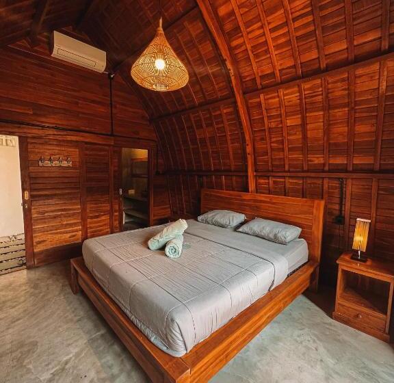带大床的高级房间, Bagus Ink Surf Camp