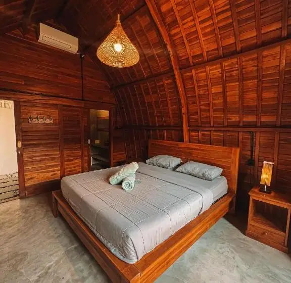 اتاق سوپریور با تخت بزرگ, Bagus Ink Surf Camp