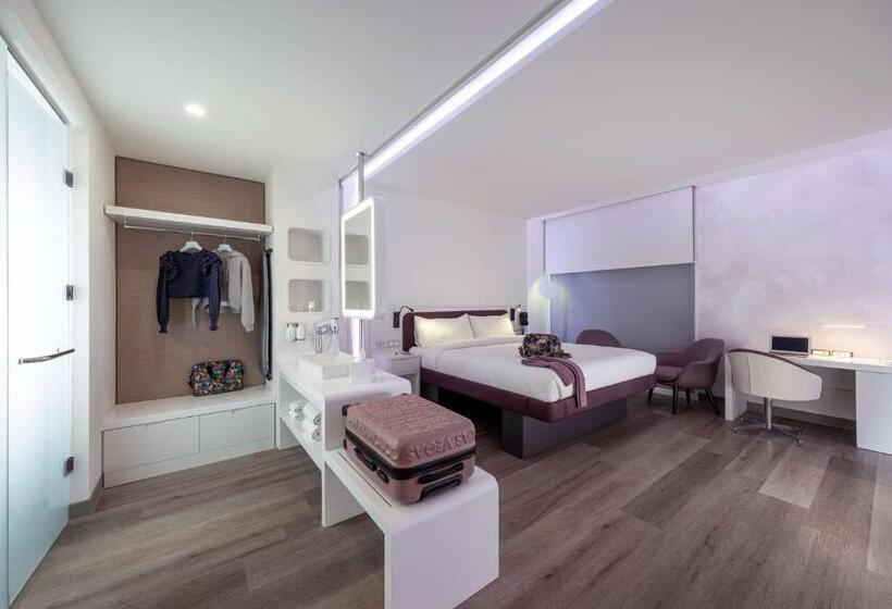 스탠다드 룸 킹사이즈 침대, Yotel Istanbul Airport Landside, City Entrance