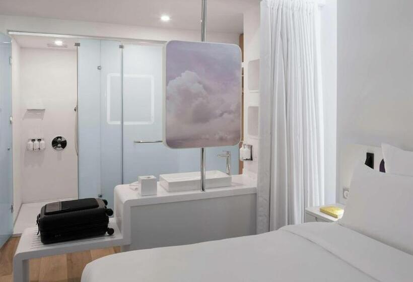 스탠다드 룸 킹사이즈 침대, Yotel Istanbul Airport Landside, City Entrance