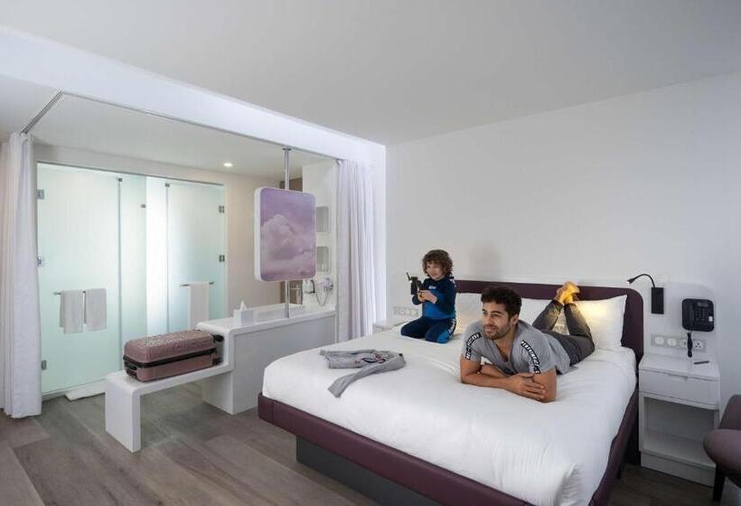 스탠다드 룸 킹사이즈 침대, Yotel Istanbul Airport Landside, City Entrance