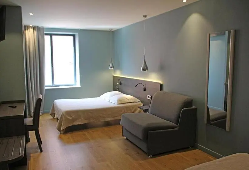 スーペリアの4人部屋, Le Pont Neuf