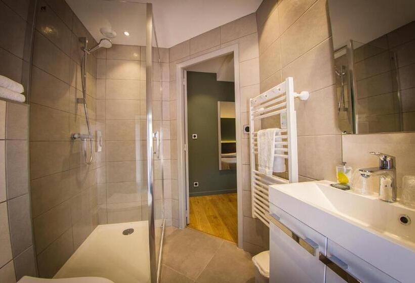 חדר סופריור לארבעה, Le Pont Neuf