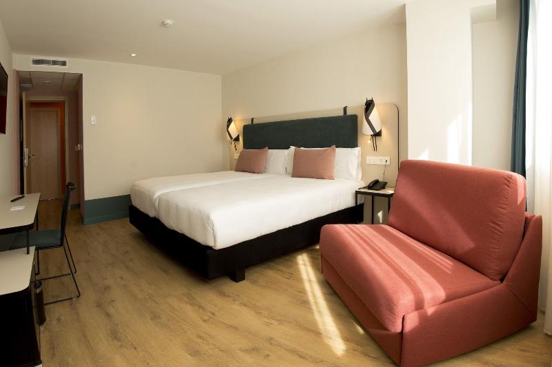 غرفة قياسية, Plaza De La Paz