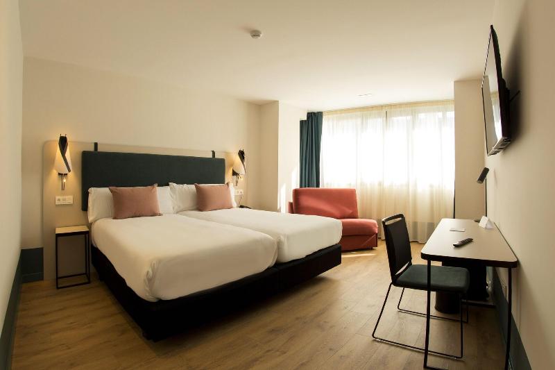 غرفة قياسية, Plaza De La Paz