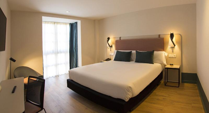 غرفة قياسية, Plaza De La Paz