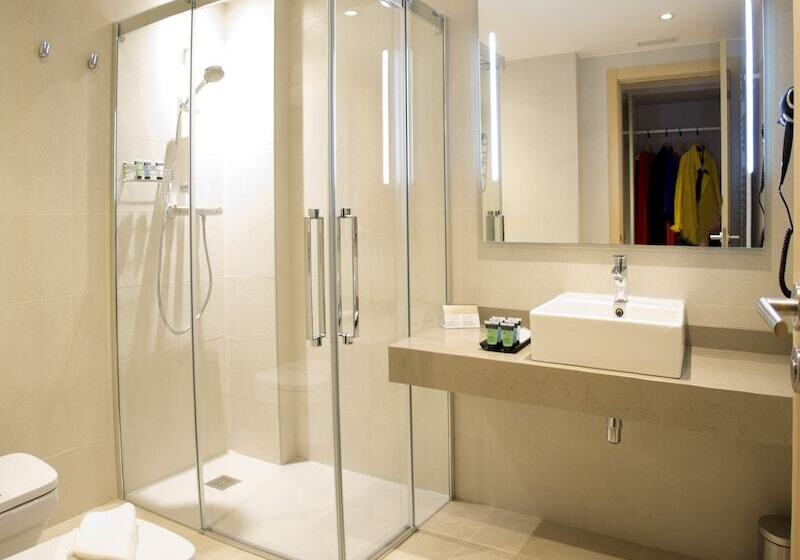 غرفة قياسية, Plaza De La Paz