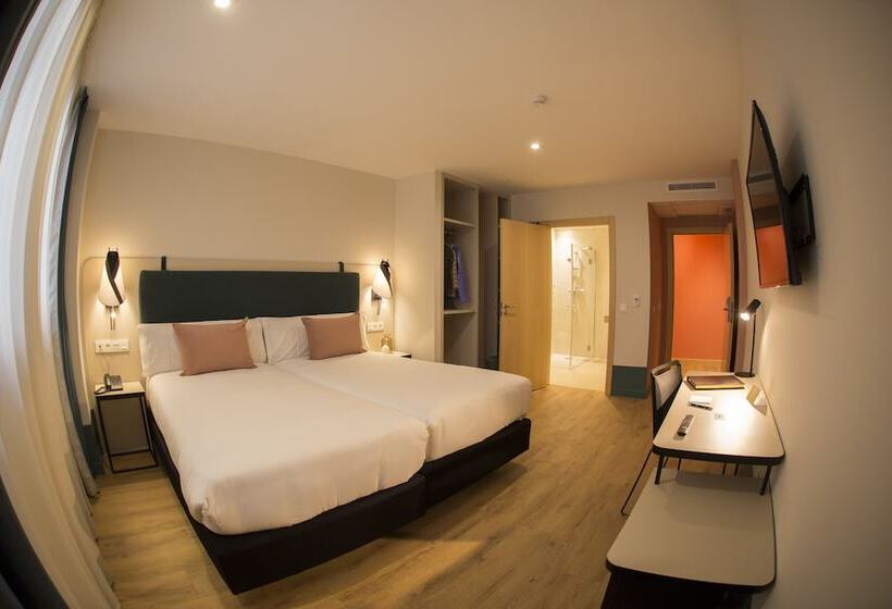 غرفة قياسية, Plaza De La Paz