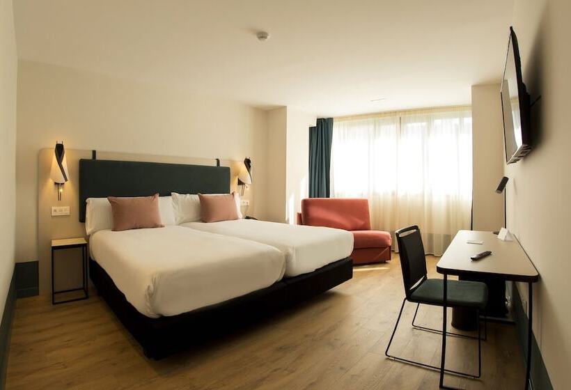 غرفة قياسية, Plaza De La Paz