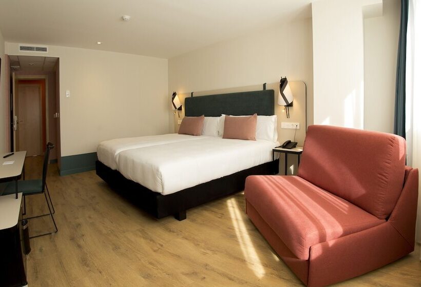 غرفة قياسية, Plaza De La Paz