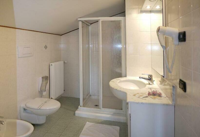 Chambre Quadruple Supérieure, Ala